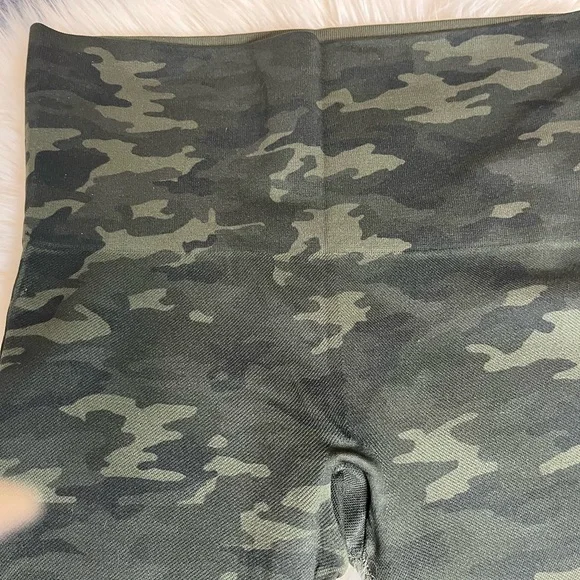SPANX Look at me Now Camo Leggings - Picture 4 of 8